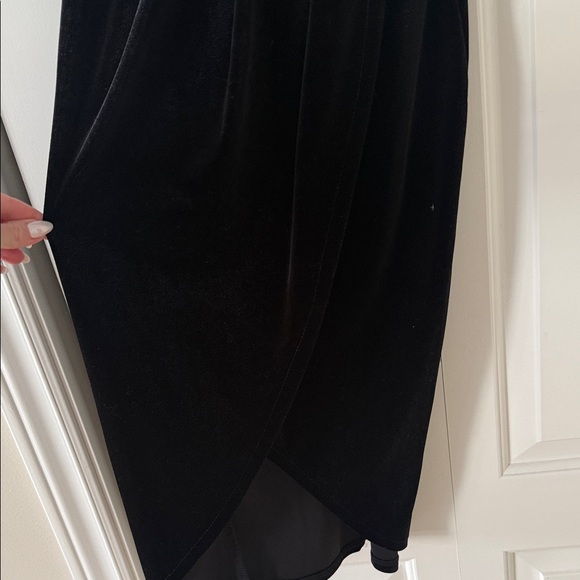 Dynamite Velvet Elegant Black Midi Dress - Picture 3 of 6